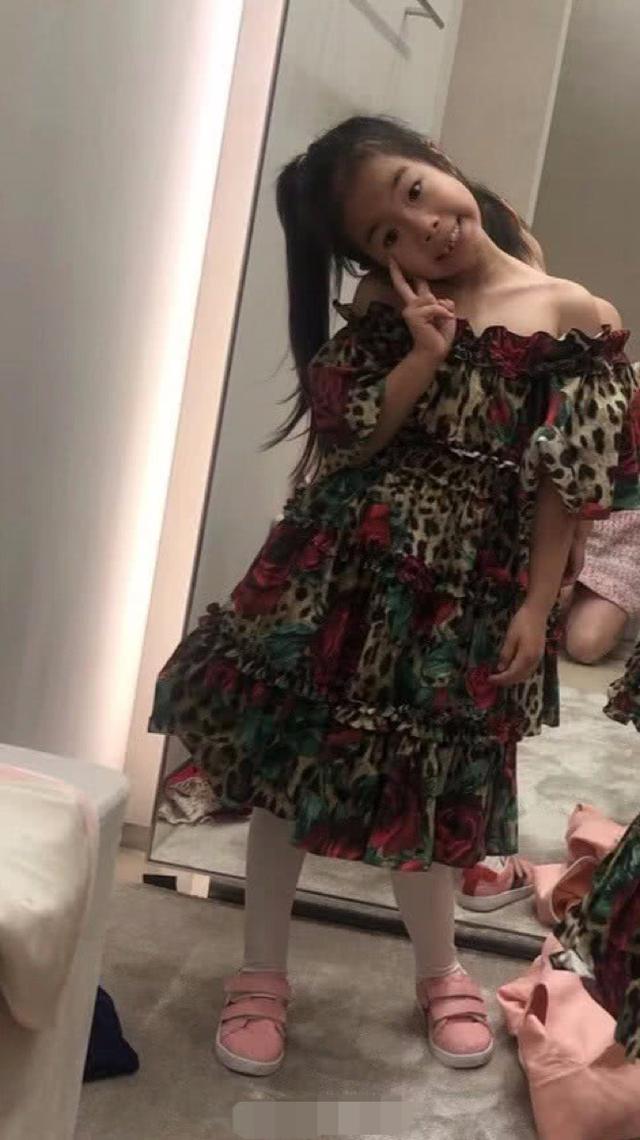 原创黄奕晒6岁女儿近照黄芊玲活泼可爱越来越漂亮了