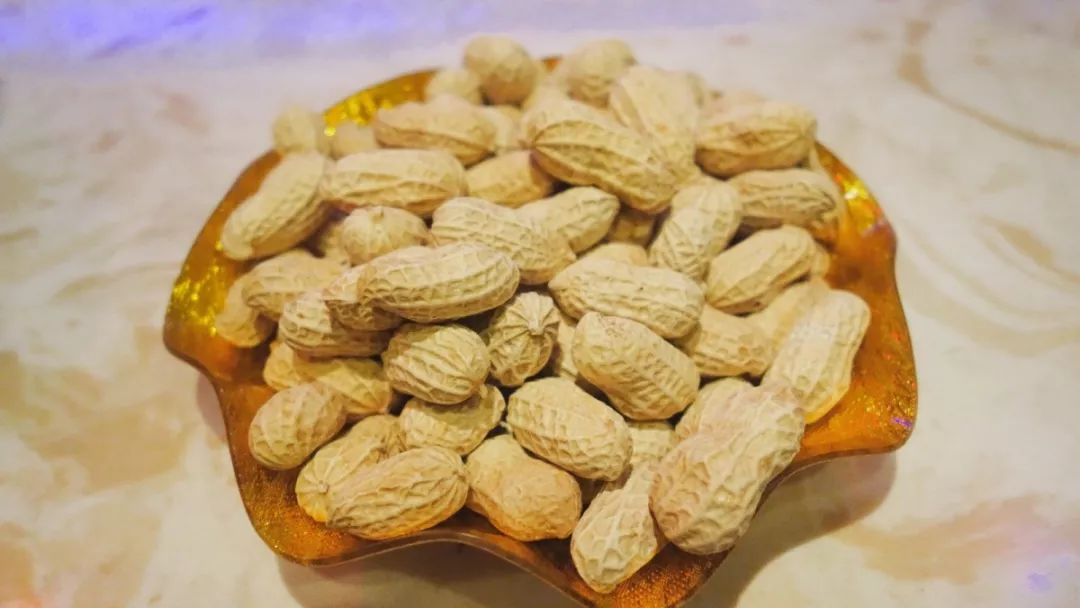 下午6点-晚上2点任选4小时欢唱,还额外赠送盘装花生一份 爆米花一份