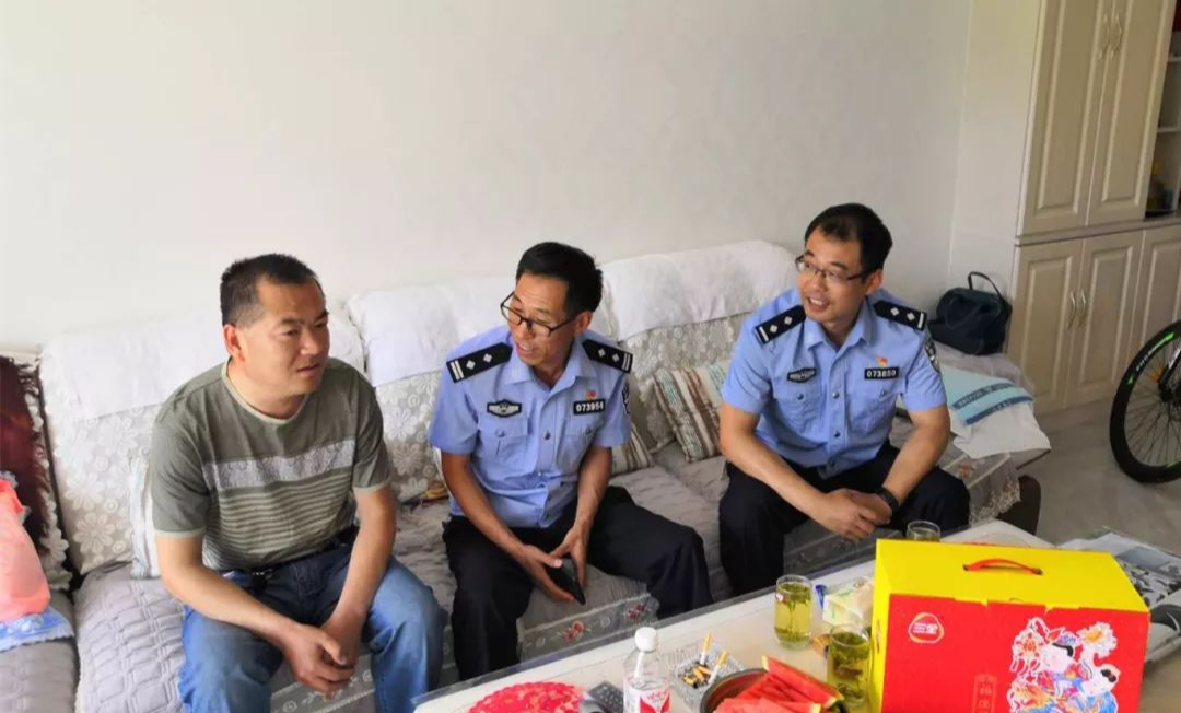 张家口赤城县公安局端午前慰问援疆民警家属