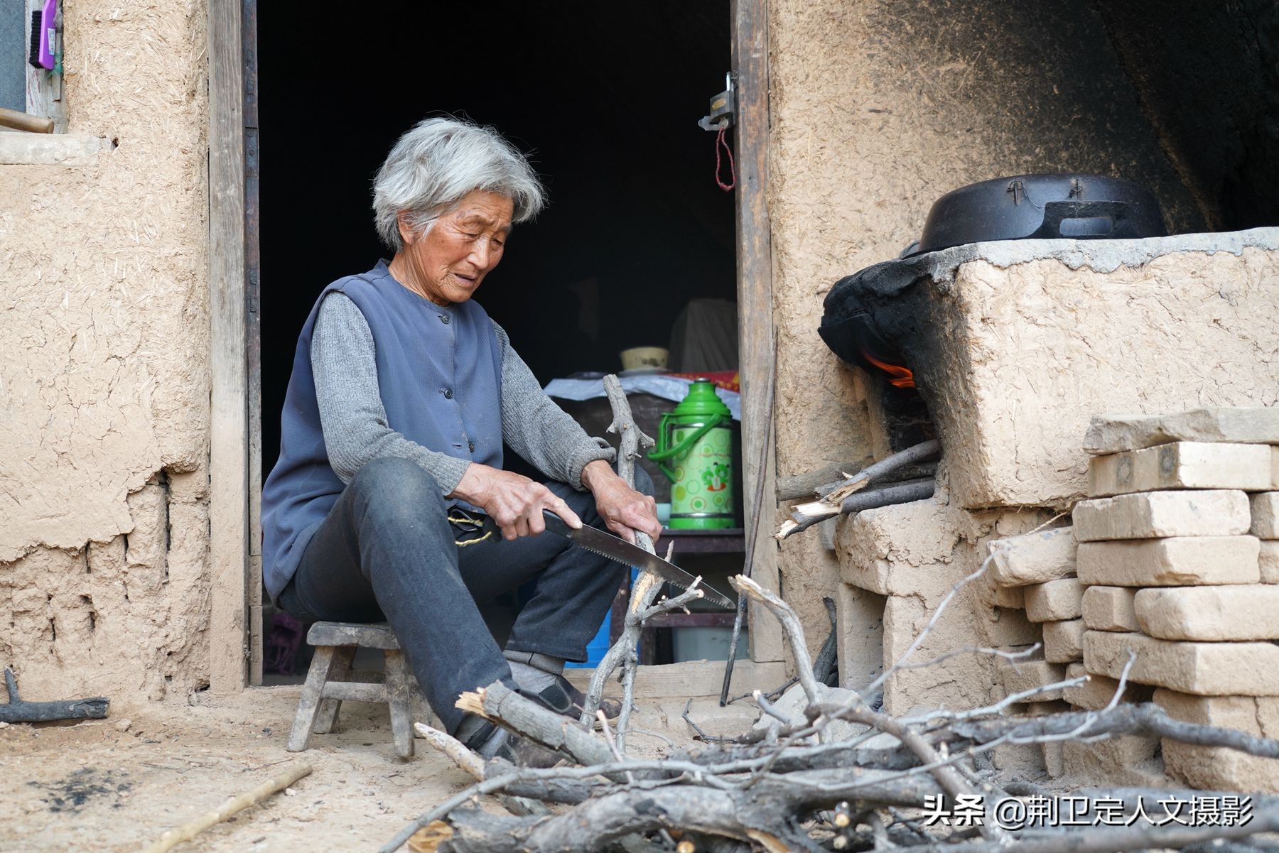 山西农村84岁母亲和54岁儿子端午饭极简1碗剩菜却让人很暖心