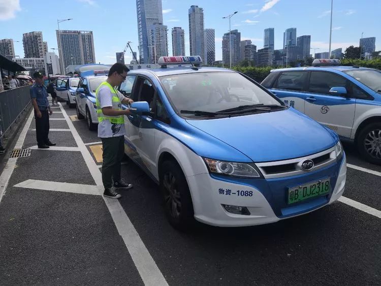 深圳1500万 人次在路上!公交人为你"白 黑"!