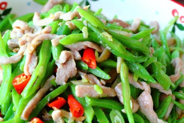 家人都爱吃扁豆炒肉丝好吃有诀窍学会这一招你也是大厨