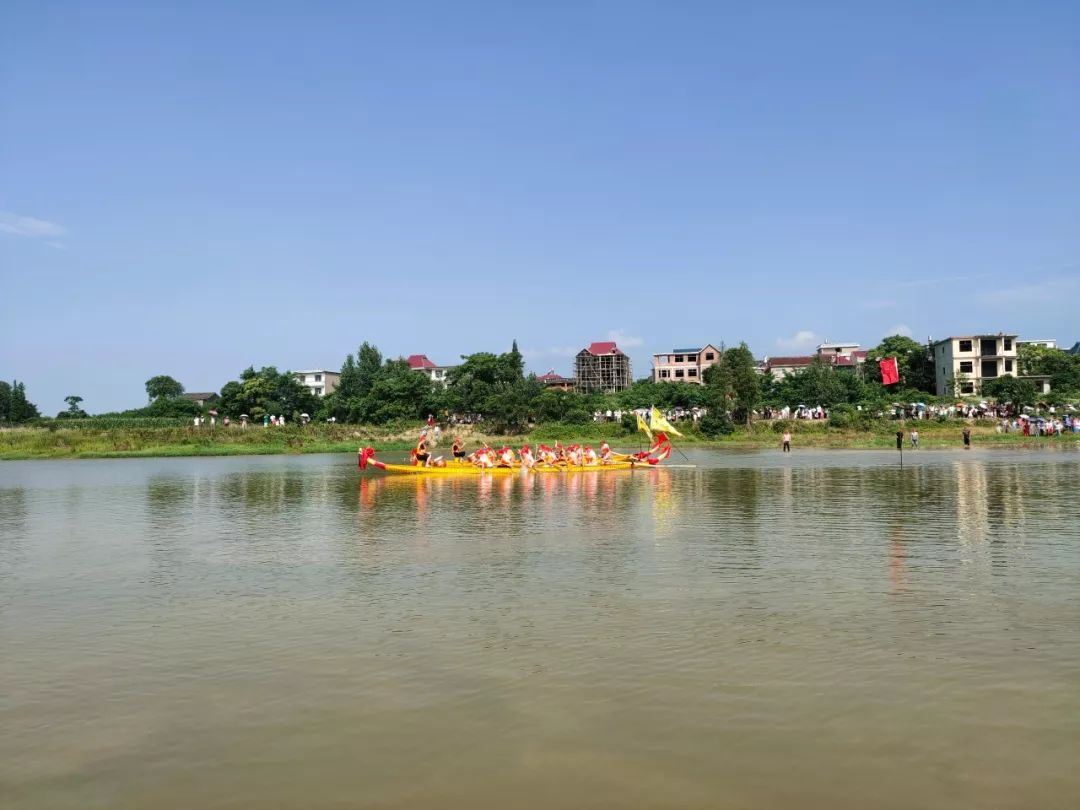 蛟塘镇龙舟活动引千人观看,警察,镇村干部共150名为活动保驾护航!