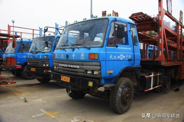 曾经国内的轿运车主力拖头武汉中原的报废东风eq4151g牵引车