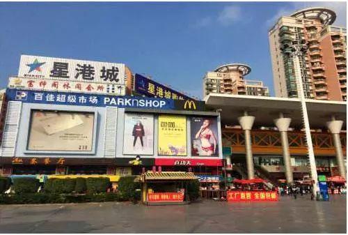 2万平方米,户外休闲广场面积1万平米,汇集星港城百货,百佳超级市场