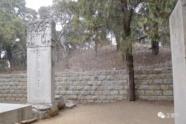 孟子墓阎若璩把《孟子》一书跟《论语》进行了比较,因为《论语》为