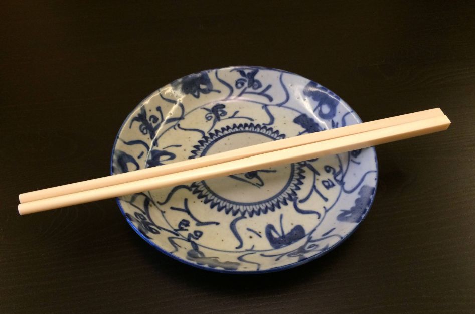 筷子要成双成对的做人要本本分分的