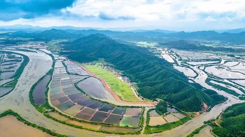 在340平方公里的土地上,宜渔宜农,依靠的是深井水库和丹竹水库的水源