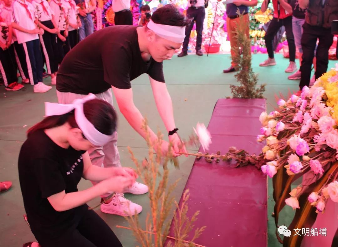普宁船埔镇举行追悼会,送英雄周万辉最后一程.