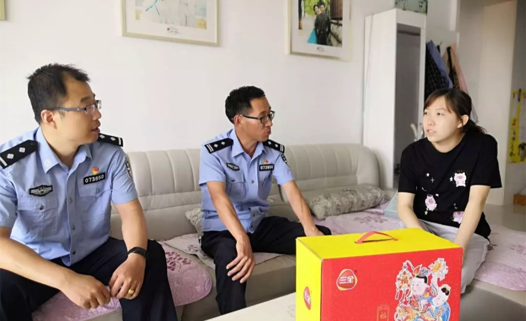 张家口赤城县公安局端午前慰问援疆民警家属