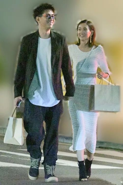 桐谷美玲三浦翔平约会被拍亲密牵手甜蜜十足