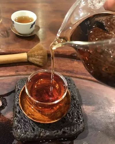 【養生】夏天溼氣重,來!泡杯養生茶解解困