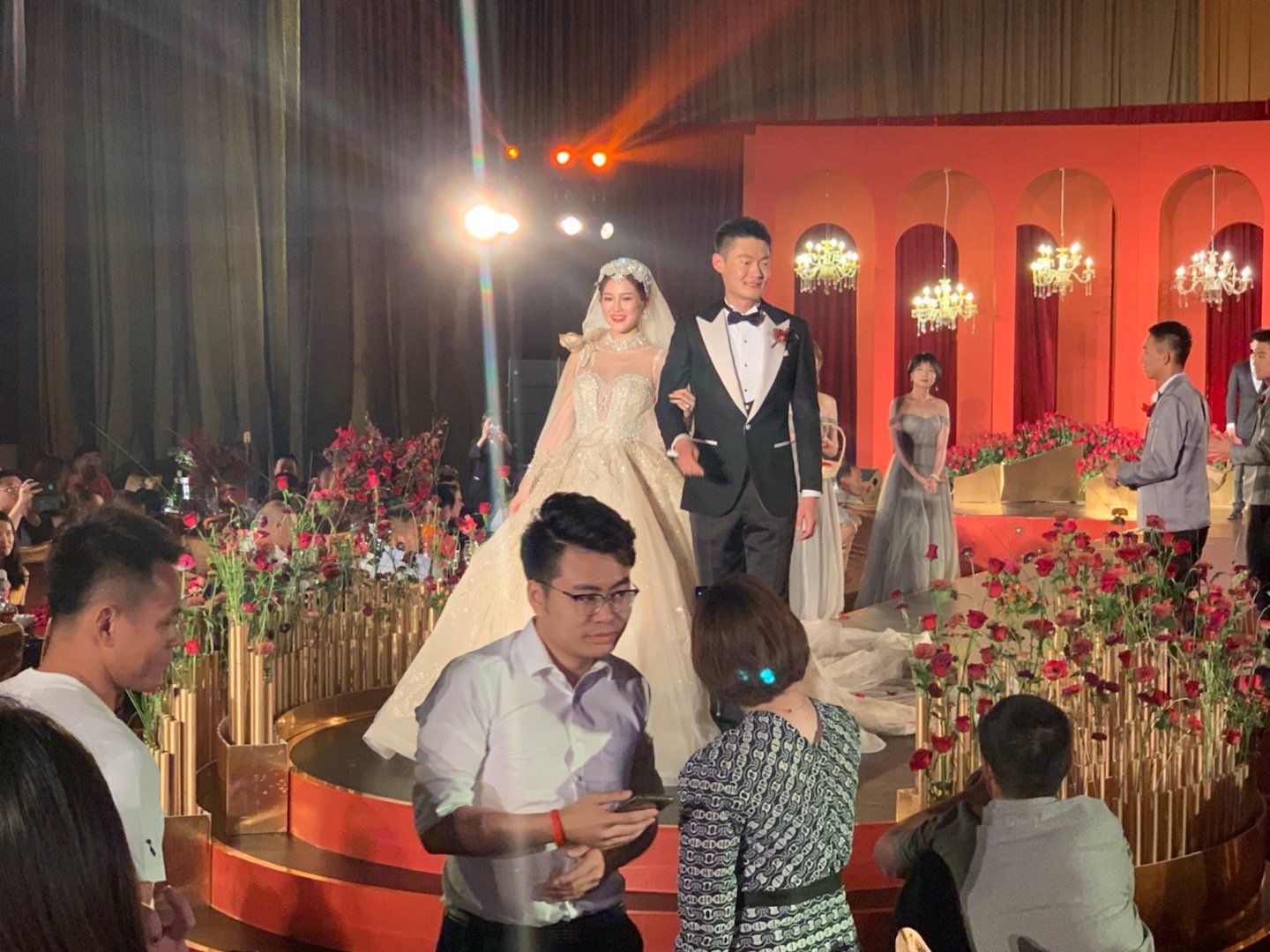 中国100米飞人张培萌大婚,婚礼现场一句话,全场笑翻了天!