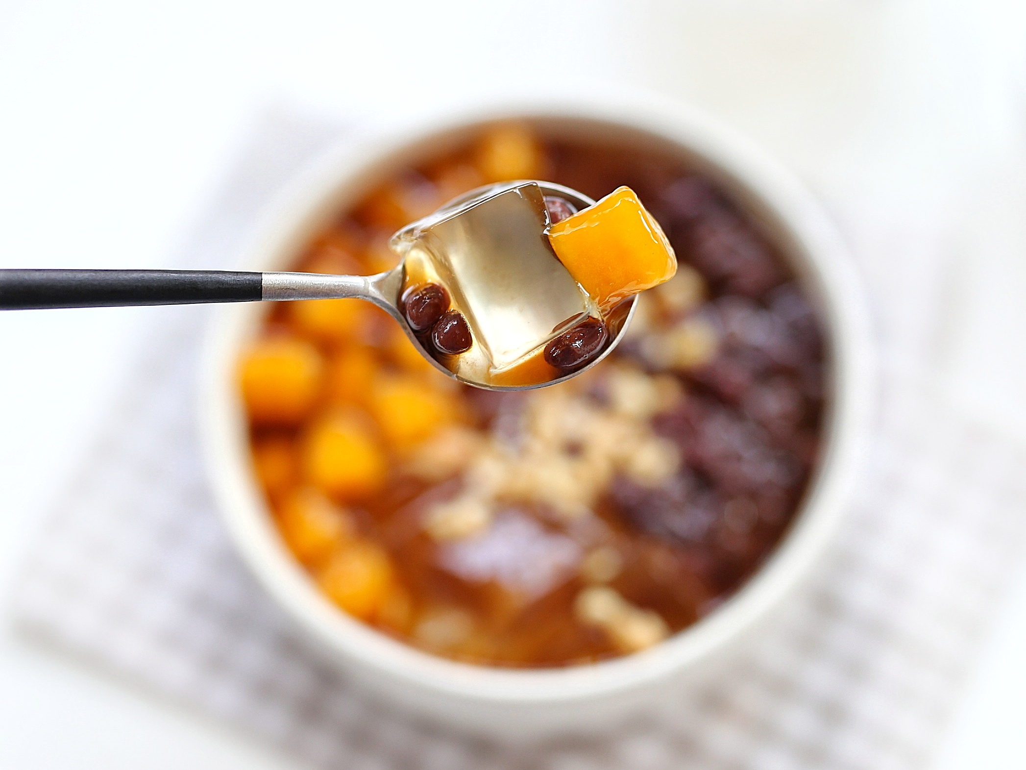 炎炎夏日来一碗冰冰凉的冰粉吧消暑开胃比果冻还好吃