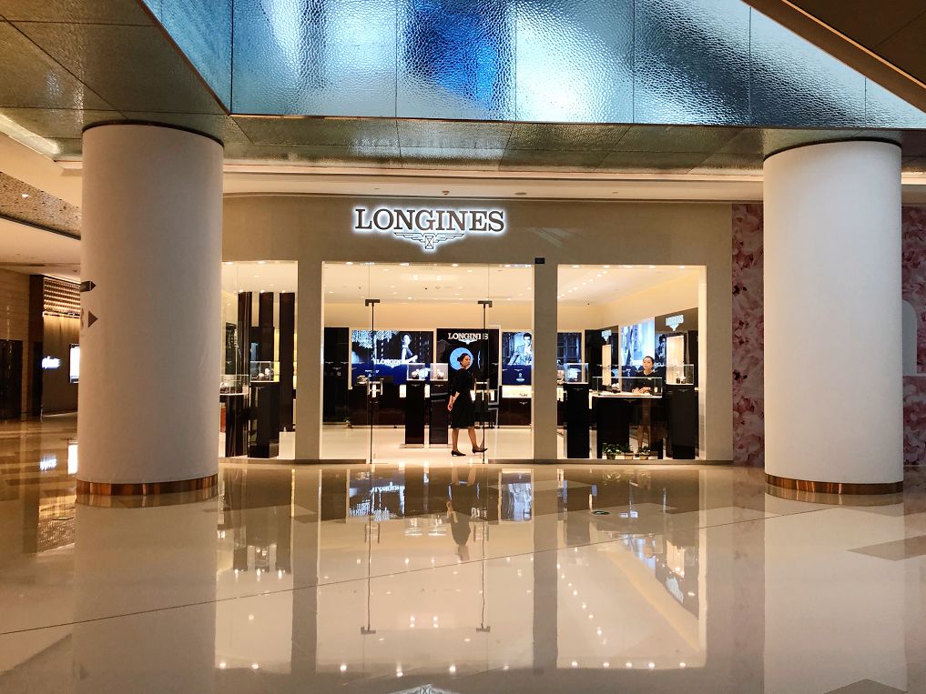 奢侈大牌新围挡in99最早12月将开业