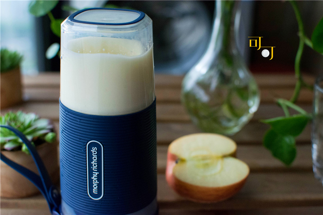 原创夏天,用苹果和牛奶打一杯果汁奶,让早餐营养更丰富,味道更好