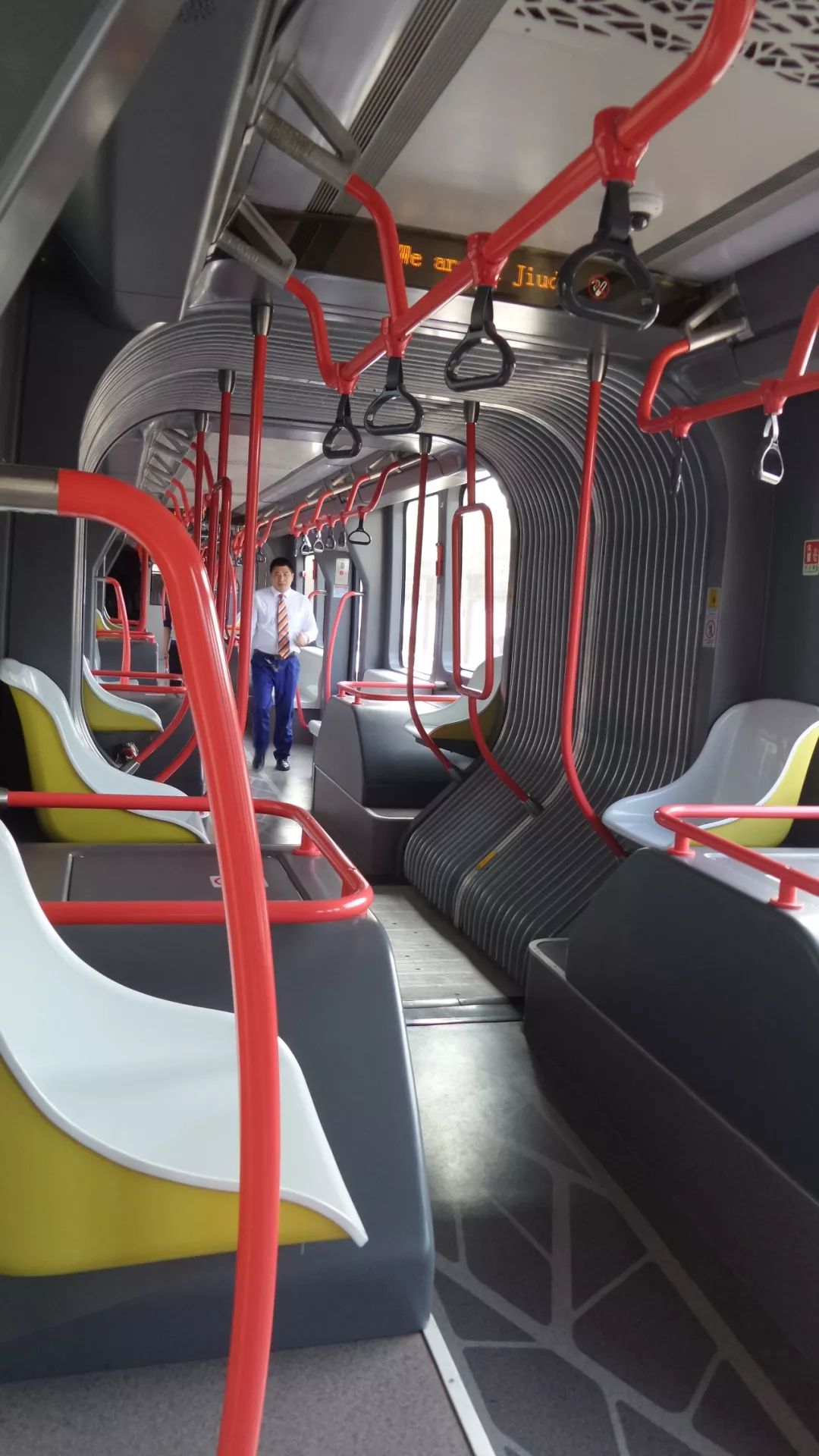 智轨来啦7个站点免费向市民开放如何体验需要注意什么