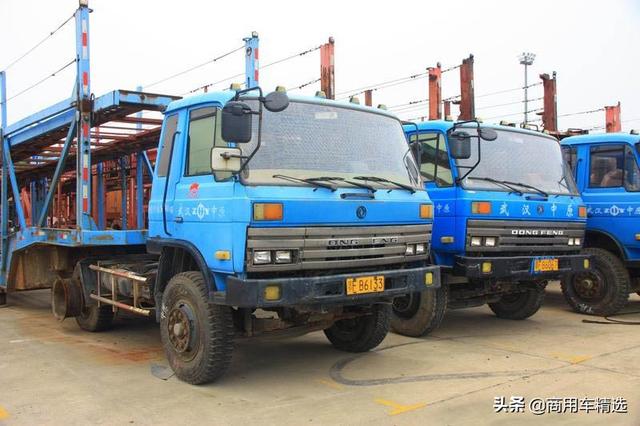 曾经国内的轿运车主力拖头武汉中原的报废东风eq4151g牵引车