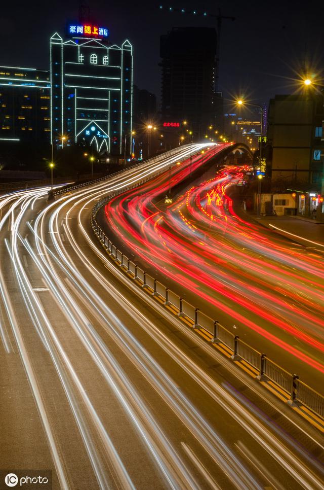 视觉日记从零开始学摄影车辆轨迹拍摄技巧
