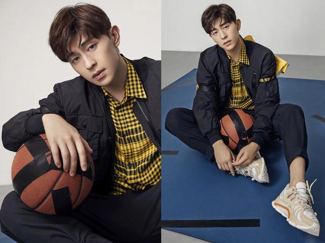 邓伦18岁罕见校园照曝光毕业后的他判若两人自带男主光环