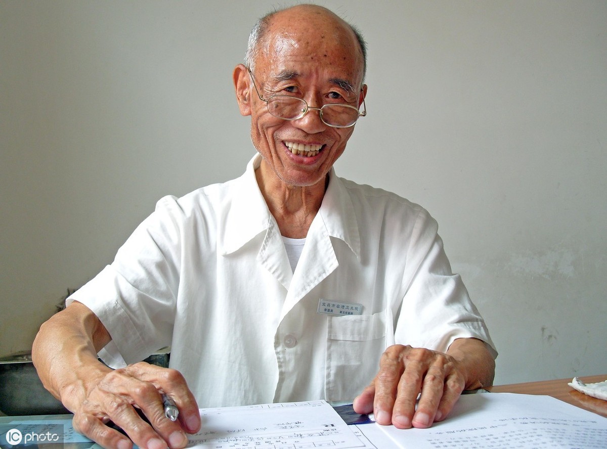 89岁老中医支一招消肿化瘀膝盖不疼滑膜炎也好了