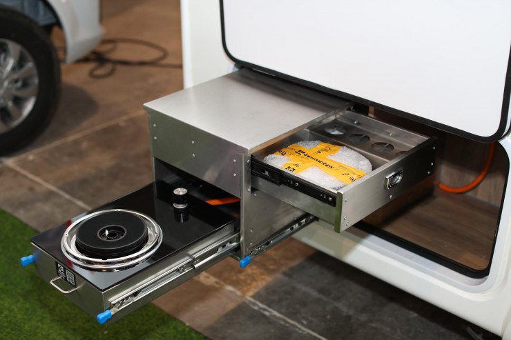 这次只想聊一下这款房车强大的配置