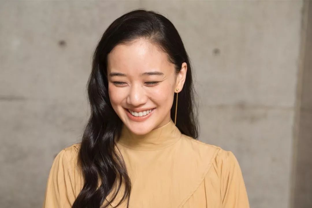 苍井优发布会遭难堪山里亮太实力护妻被赞爆森界扛把子治愈感满满全因