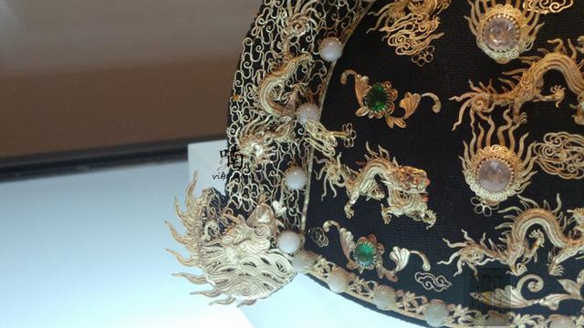 越南大南皇帝之冠沿袭明朝乌纱翼善冠有个霸气名字九龙冲天冠