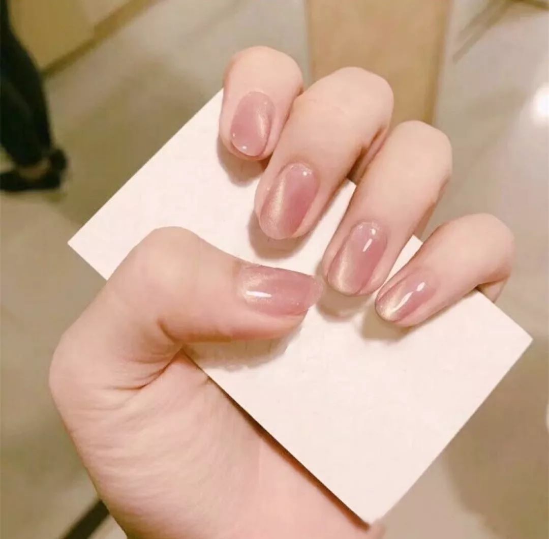 夏天来款轻盈的裸色系美甲吧太美了