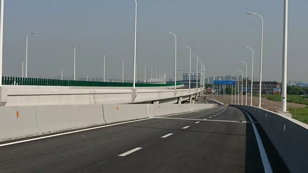 最新照片s7沪崇高速外环线月罗公路高架上实拍