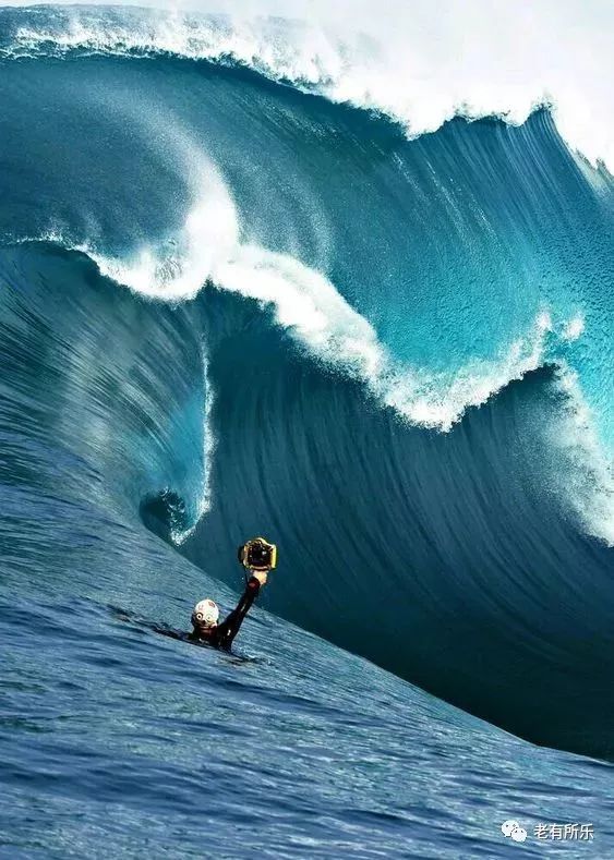 抵挡不住我前进的道路原来瀑布都是通往海里面汽车怕是要一飞冲天啊!