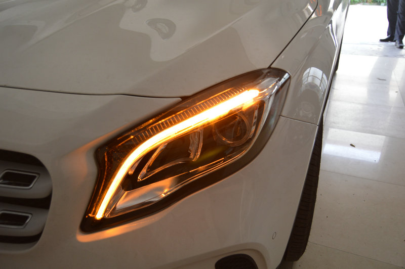 这下终于奔驰范了,青岛奔驰gla改灯低配升级高配款大灯总成