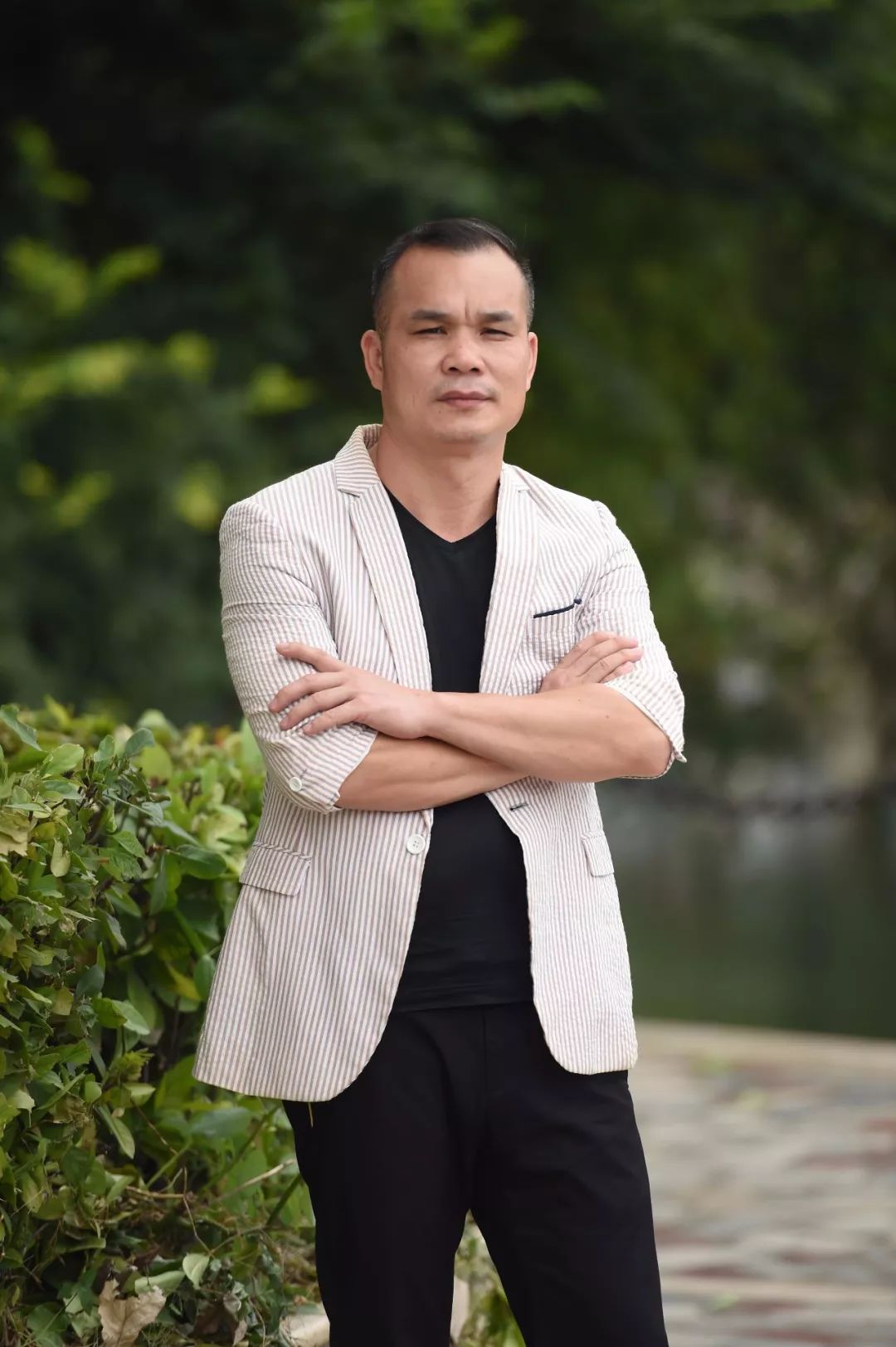 幸福家园创始人扫一扫免费领取蕴特赋活1500ml洗发水留言点赞赢大奖