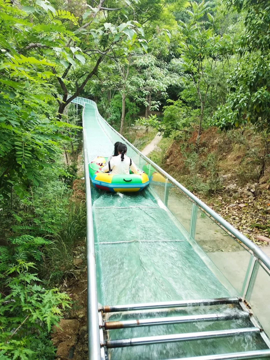 琼中玻璃栈道漂流图片