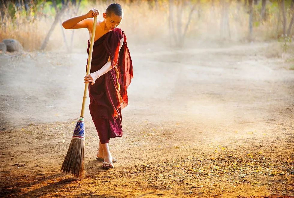 若不是心宽似海,哪来的风平浪静_小和尚