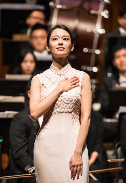 郎朗老婆爱丽丝德国生父是"继父"?