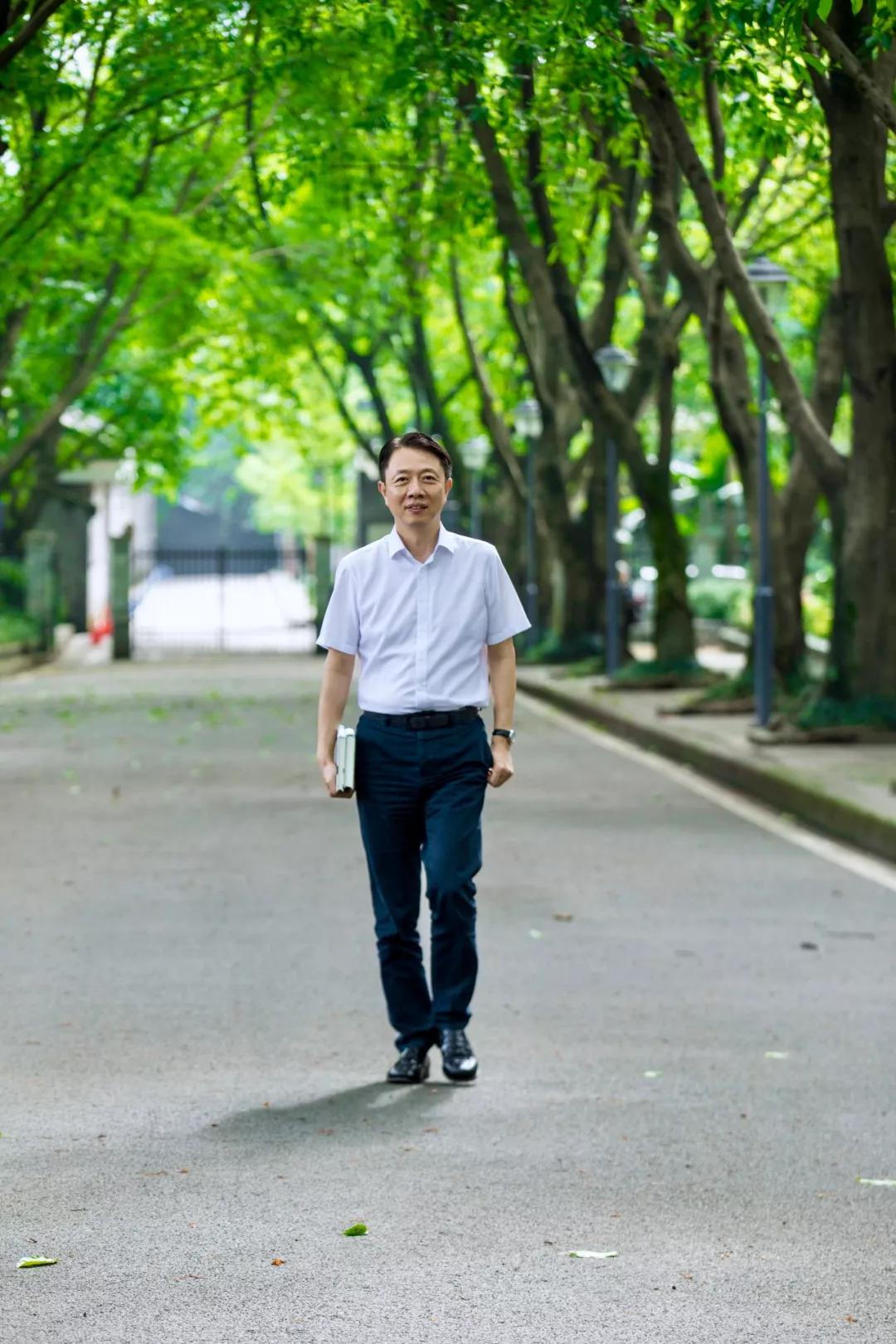 我和我的祖国最美教育奋斗者田祥平为永远年轻的南开接续追梦