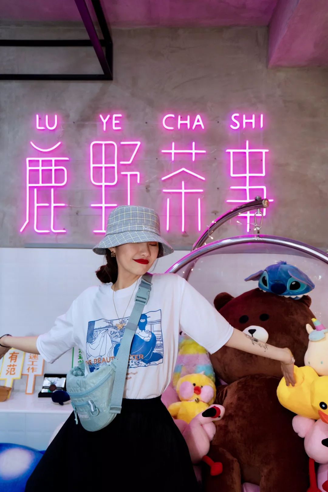 喝下一杯星空探秘出片率200的奶茶店引众人打卡的秘密竟然是