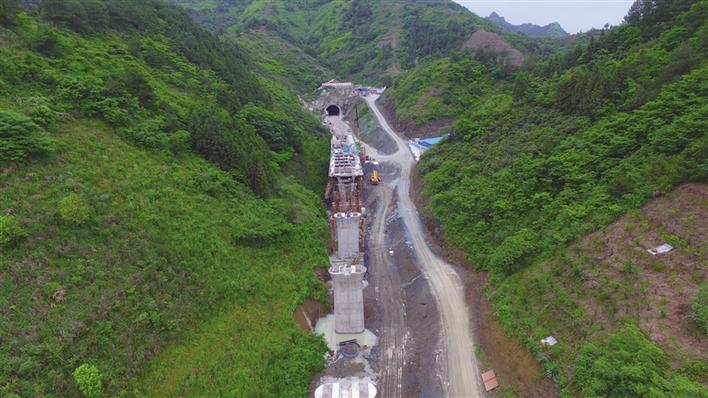 张吉怀铁路工程稳步推进