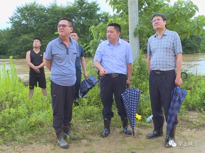 赣江水位超警戒 峡江全力防汛救灾转移群众