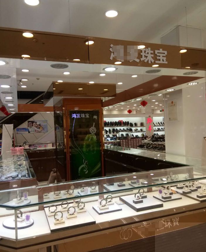 晋城白云商场某商店坑坑坑坑你