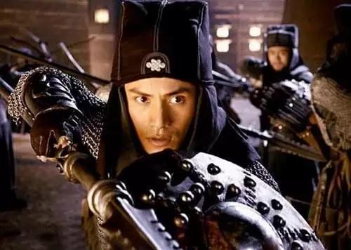 《龙门飞甲》,他一人分饰雨化田和风里刀两个角色