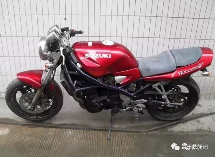 铃木的另一款经典运动街车,盗匪400!