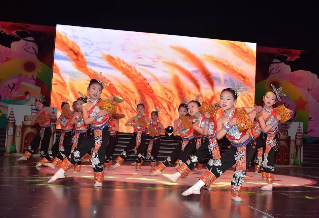 太棒了春田花花专场文艺汇演惊呆观众