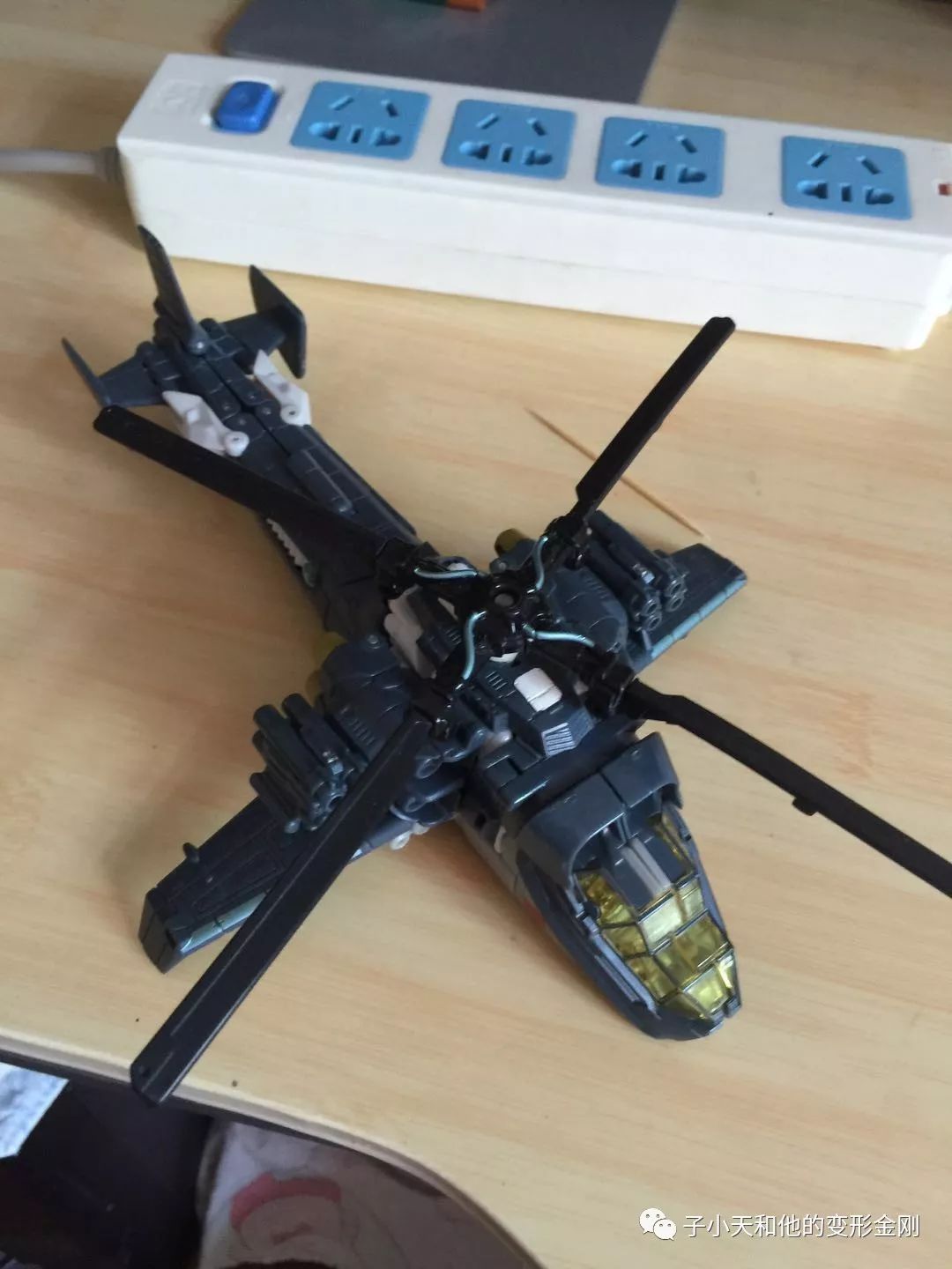 评玩具子小天硕函测评变形金刚变3v级空锤好设计玩过才知道