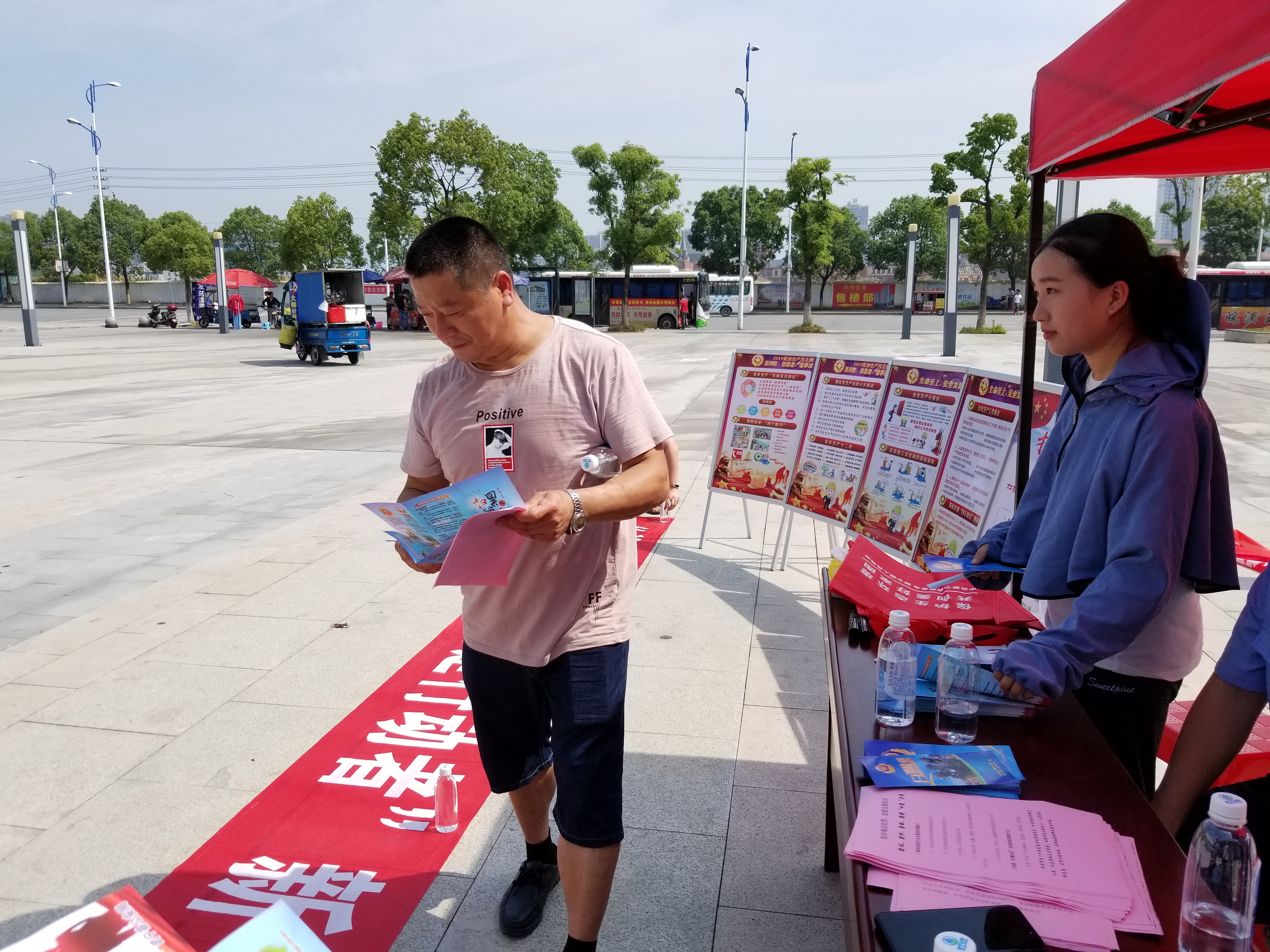 新宁镇贴近群众抓宣传让主题党日党味浓起来