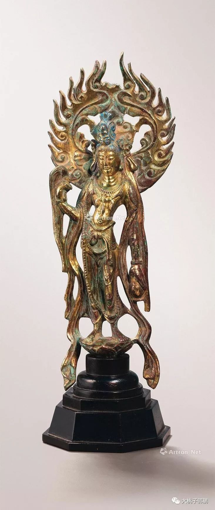 来看看唐代金铜佛造像的背光样式