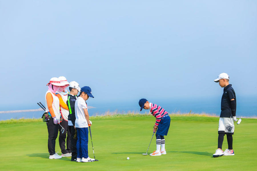 为我们献上了一场精彩纷呈的高尔夫赛事