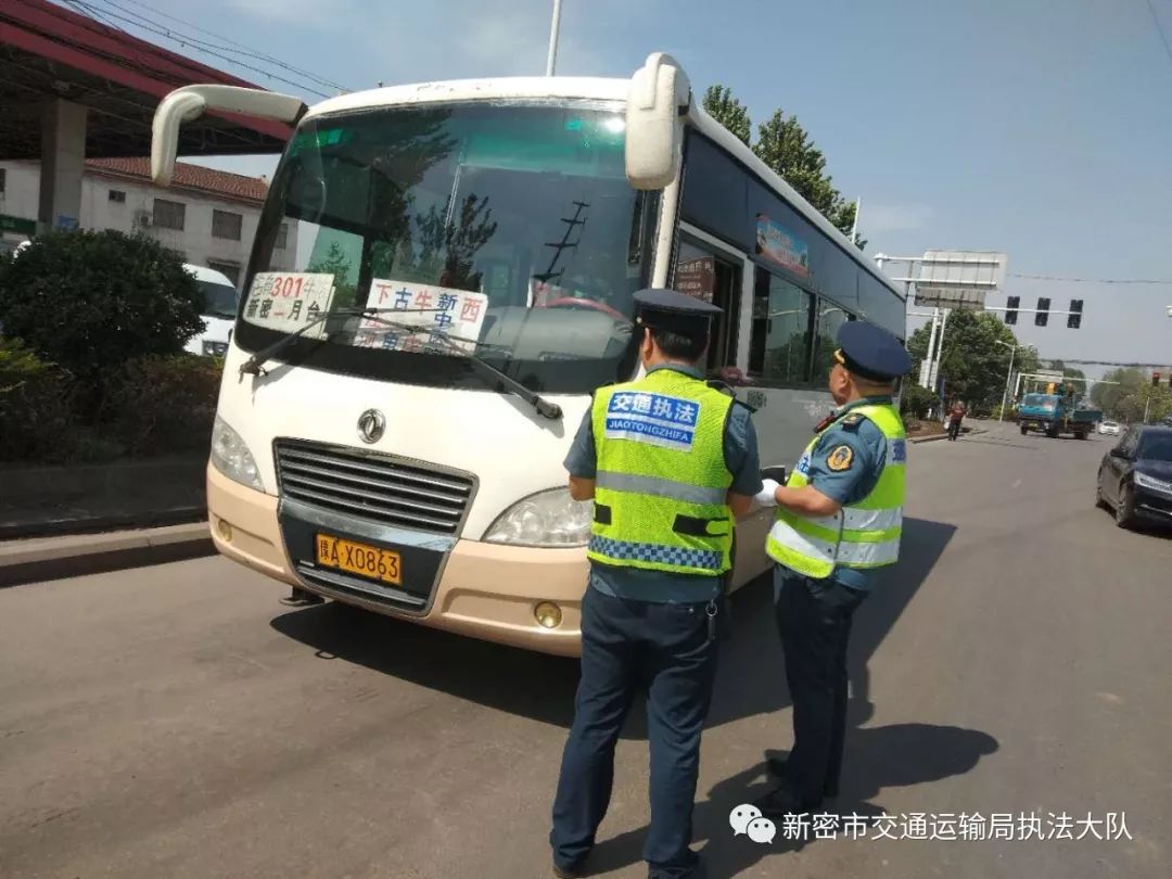 执法人员在客运东站,中心站,大隗镇区等重点部位开展客车,出租车,营运