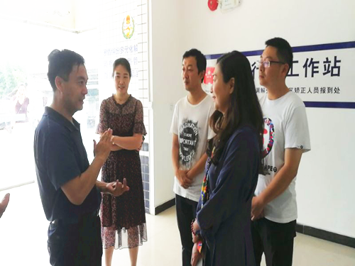 省委依法治省办公室秘书处处长唐清利一行赴凤鸣乡调研司法所规范化